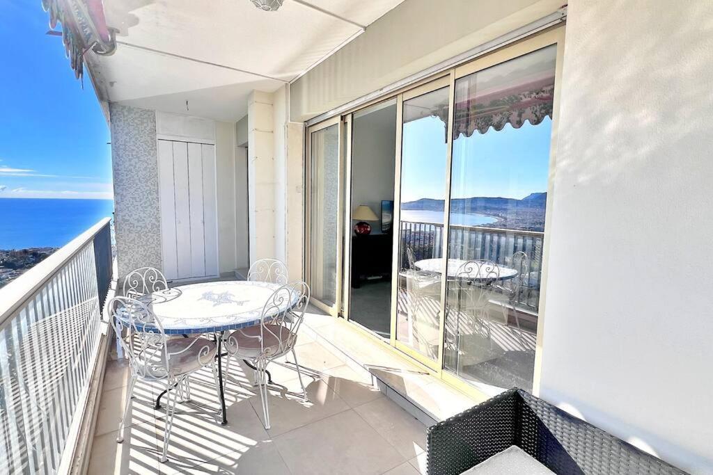 Apartamento La Baia Dei Ange Niza Exterior foto