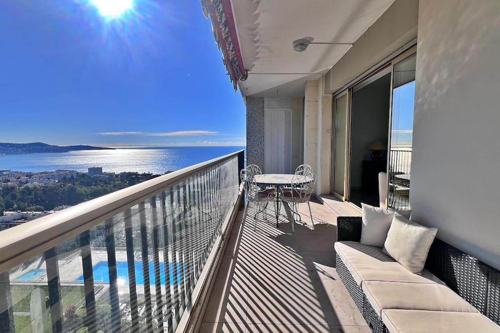Apartamento La Baia Dei Ange Niza Exterior foto